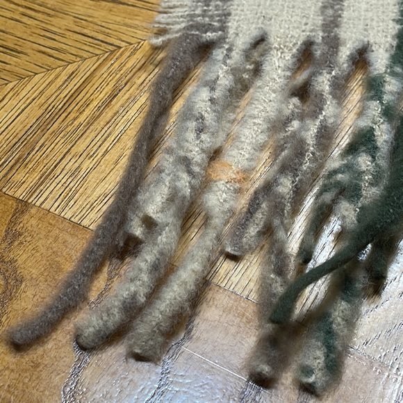 NWT FALLS CREEK SCARF - Picture 3 of 13